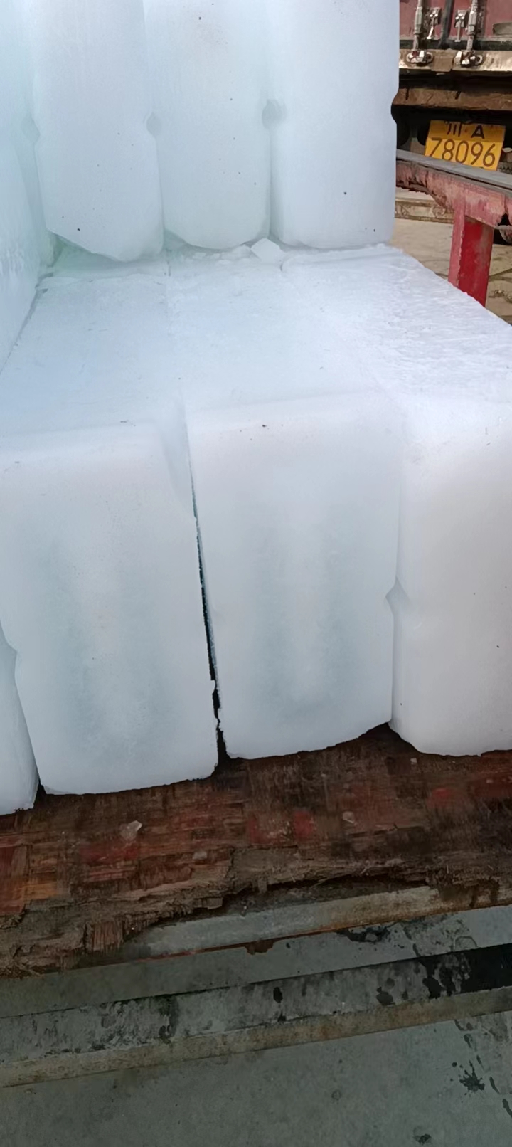 上海降温冰块哪里买？良臣制冰厂告诉你！